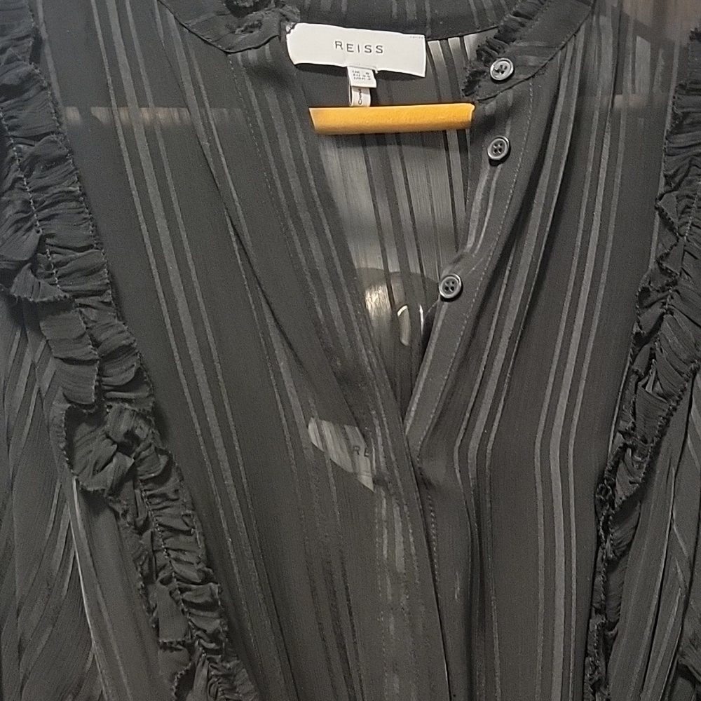 Black Dress Size 2 .I wore only one time.Very good condition .